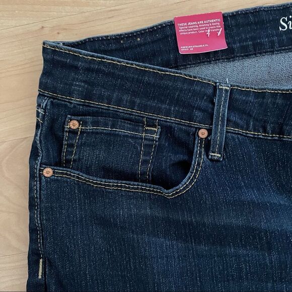 NWT Gorgeous Levi's Signature Sz 22 Modern Boot Cut Jeans Dark Blue Denim - Picture 4 of 16